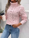 Pull en maille torsadée rose à col roulé pour femme