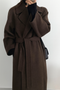 Manteau long en laine marron avec ceinture pour femme