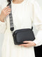 Černá kožená crossbody taška s popruhem s geometrickým vzorem