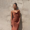 Robe en satin marron à bretelles pour femme