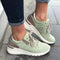 Chaussure de sport verte et beige pour femme avec lacets