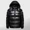 Doudoune noire à capuche pour homme en tissu brillant