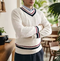 Sweter męski biały z dzianiny warkoczowej z dekoltem w serek