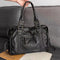 Sac à main en cuir noir avec poches zippées
