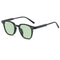 Lunettes de soleil carrées noires avec verres verts