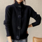 Gilet en tricot noir à gros boutons pour femme